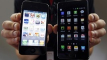 El iPhone de Apple, a la izquierda, y el Galaxy de Samsung a la derecha El iPhone de Apple, a la izquierda, y el Galaxy de Samsung a la derecha