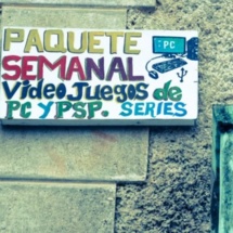 Un cartel anunciando el paquete semanal Un cartel anunciando el paquete semanal
