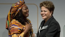 Nnenna Nwakanma, izquierda, y Dilma Russseff Nnenna Nwakanma, izquierda, y Dilma Russseff