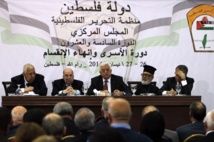 Abbas-en el centro-en un acto de la OLP Abbas-en el centro-en un acto de la OLP