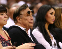 Donald Sterling, en el centro, junto a su novia Donald Sterling, en el centro, junto a su novia