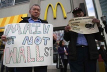 Manifestantes frente a un McDonalds en Connecticut, en EE UU