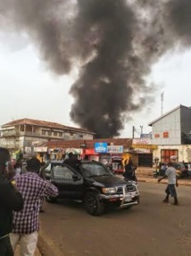 Al menos 118 muertos en atentados con coches bomba en Nigeria Al menos 118 muertos en atentados con coches bomba en Nigeria