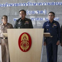 El jefe del ejército, en el centro. El jefe del ejército, en el centro.