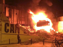 Tercera noche de disturbios por el desalojo de una casa 'okupa' en Barcelona Tercera noche de disturbios por el desalojo de una casa 'okupa' en Barcelona