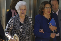 Teresa Álvarez-izquierda-de camino al juzgado. Teresa Álvarez-izquierda-de camino al juzgado.