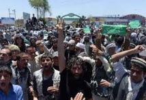 Manifestantes partidarios de Abdulá protestando Manifestantes partidarios de Abdulá protestando