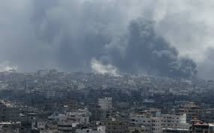 Humo en el barrio de Shejaia, en Gaza, Palestina.