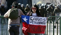 Estudiantes protestan contra el precio de la universidad Estudiantes protestan contra el precio de la universidad