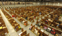 Más de 900 autores presionan a Amazon en disputa con editorial Hachette