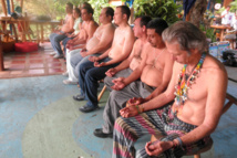Algunos se preparan para la ceremonia Algunos se preparan para la ceremonia
