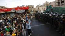 Manifestantes y policías en Yemen Manifestantes y policías en Yemen