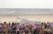 Miles de sirios kurdos en la frontera con Turquía, huyendo del estado islámico Miles de sirios kurdos en la frontera con Turquía, huyendo del estado islámico