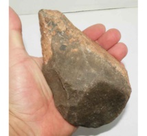 Una piedra bifaz del Paleolítico Una piedra bifaz del Paleolítico