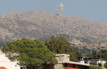 El humo de un bombardeo israelí cerca de Kfar Shuba, al lado de la frontera.