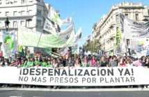 Manifestantes a favor de la legalización de la marihuana Manifestantes a favor de la legalización de la marihuana