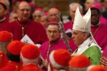 El papa entre los cardenales