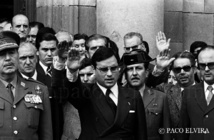 Rodolfo Martín Villa, al centro, con gafas.