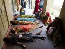 Manifestaciones en India tras la muerte de 13 mujeres que fueron esterilizadas Manifestaciones en India tras la muerte de 13 mujeres que fueron esterilizadas