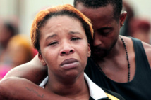 La madre de Michael, Lesley McSpadden y su padrastro, La madre de Michael, Lesley McSpadden y su padrastro,