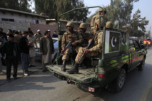 El ejército paquistaní contraataca tras la matanza talibán en Peshawar El ejército paquistaní contraataca tras la matanza talibán en Peshawar