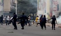 Manifestantes y policías en Kinshasa Manifestantes y policías en Kinshasa