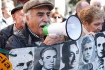 Manifestantes piden justicia para las víctimas del franquismo Manifestantes piden justicia para las víctimas del franquismo