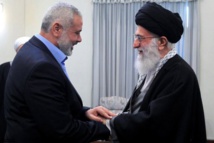 Ismail Haniya-a la izquierda-y Jamenei, hace años. Ismail Haniya-a la izquierda-y Jamenei, hace años.