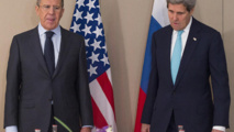 Serguei Lavrov-a la izquierda-y John Kerry