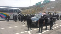 Policías chocan con estudiantes de Ayotzinapa en sur de México