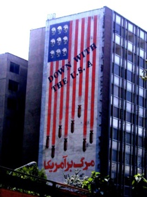 Mural donde se lee "abajo estados unidos", en Irán Mural donde se lee "abajo estados unidos", en Irán