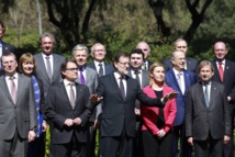 Rajoy-en el centro-con algunos de los asistentes a la cumbre