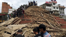 Un terremoto de magnitud 7,9 deja más de 870 muertos en Nepal