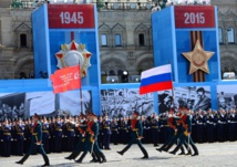 Un momento del desfile Un momento del desfile