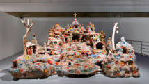 Una obra de Mike Kelley expuesta en el museo de arte contemporáneo de Los Ángeles Una obra de Mike Kelley expuesta en el museo de arte contemporáneo de Los Ángeles