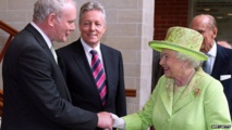 El anterior encuentro entre McGuiness y la reina