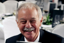 Eduardo Mendoza Eduardo Mendoza