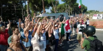 Manifestantes contra la llegada de inmigrantes