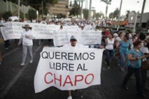 Manifestantes pidiendo la liberación del Chapo en 2014