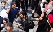 La policía israelí entra en la mezquita de Al Aqsa tras enfrentamientos con palestinos La policía israelí entra en la mezquita de Al Aqsa tras enfrentamientos con palestinos