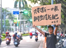 Un manifestante contra la reforma del contenido educativo Un manifestante contra la reforma del contenido educativo