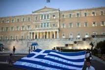 Una bandera griega ante el parlamento