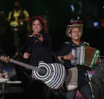 Carlos Vives-a la izquierda-con Cuadrado Carlos Vives-a la izquierda-con Cuadrado