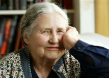 Subversiva matrona de burdel: así veían espías a Doris Lessing Subversiva matrona de burdel: así veían espías a Doris Lessing