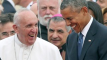 El papa-a la izquierda-y Obama El papa-a la izquierda-y Obama