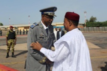 El general golpista Dienderé-a la izquierda-y el presidente de Níger El general golpista Dienderé-a la izquierda-y el presidente de Níger