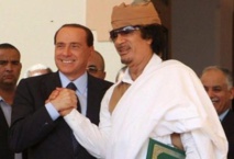 Berlusconi-a la izquierda-y Gadafi Berlusconi-a la izquierda-y Gadafi