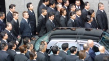 Miembros de Yamaguchi gumi en el funeral de su líder