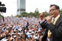 Sam Rainsy dando un discurso en Camboya en 2013