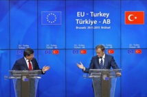 Ahmet Davutoglu-a la izquierda-y Donald Tusk, en Bruselas Ahmet Davutoglu-a la izquierda-y Donald Tusk, en Bruselas
